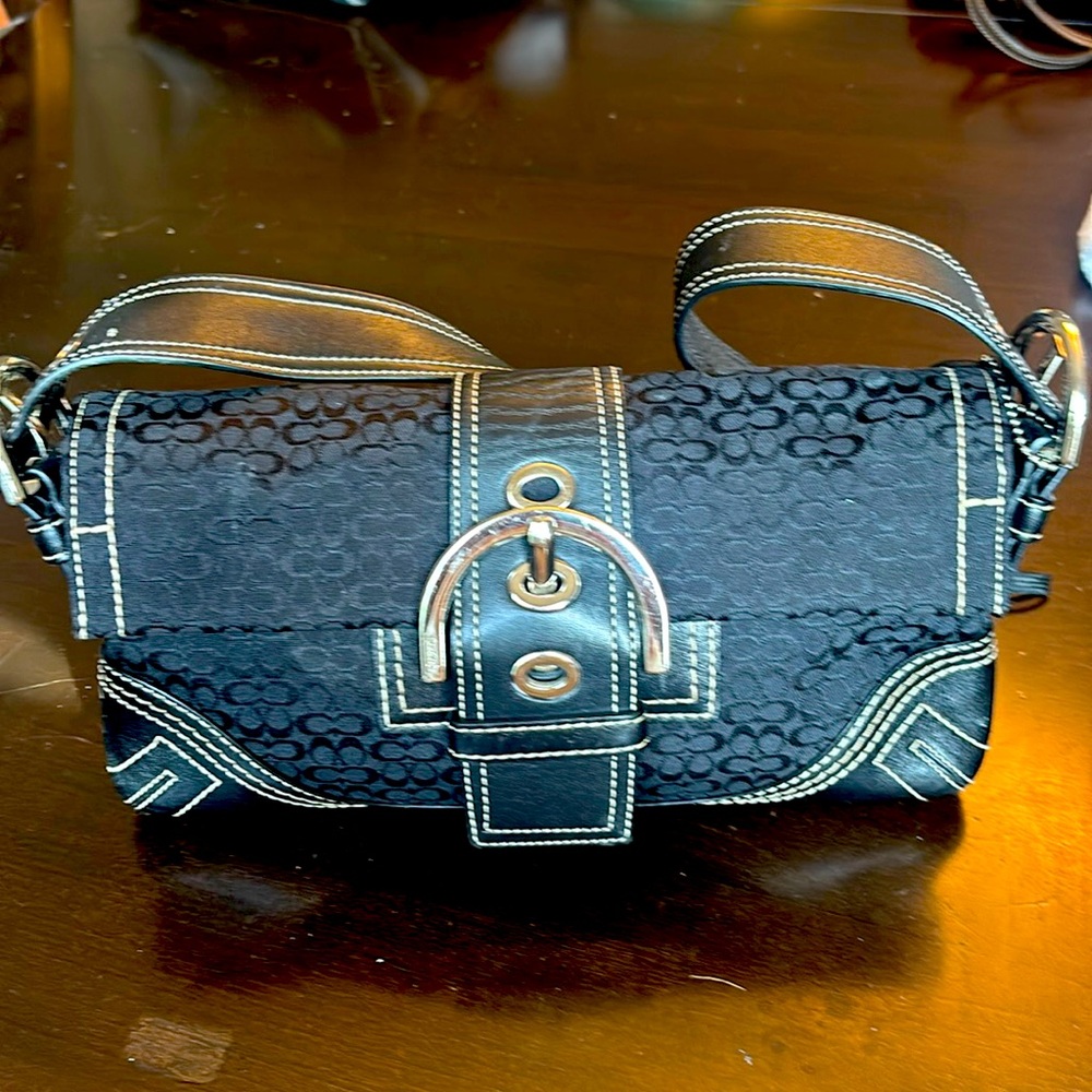 Vintage Coach Black Handbag – Timeless Sophistication